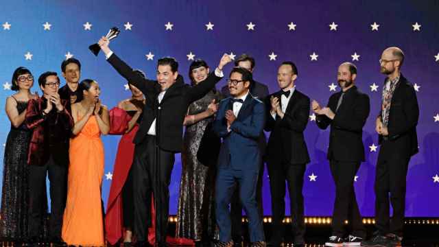 'Todo a la vez en todas partes' triunfa en los Critics Choice Awards: lista completa de ganadores