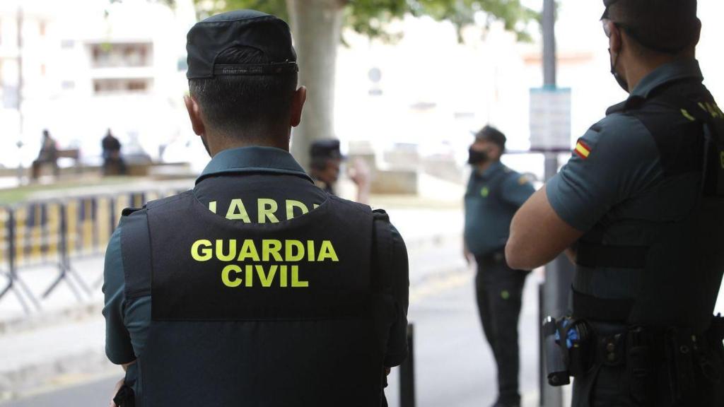 Dos agentes de la Guardia Civil en una imagen de archivo.