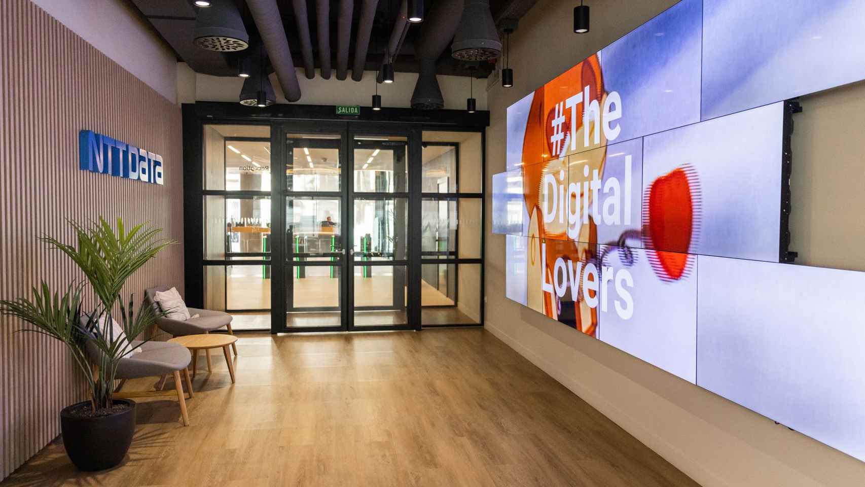 Interior de las nueva sede corporativa de NTT Data en Barcelona.