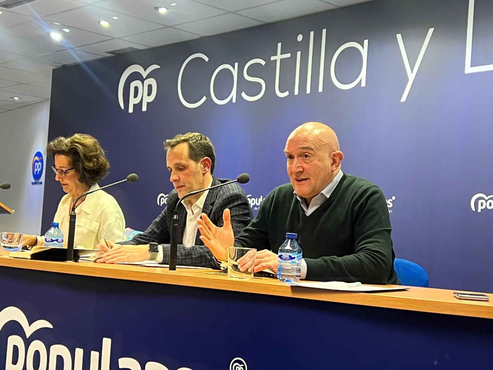 El candidato del PP en Valladolid, Jesús Julio Carnero, durante su rueda de prensa de este martes.