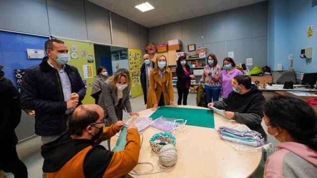 Visita de representantes de la Xunta a la asociación Aceesca.