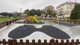 Nuevo parque infantil en la plaza Carlos Casares de A Ramallosa.