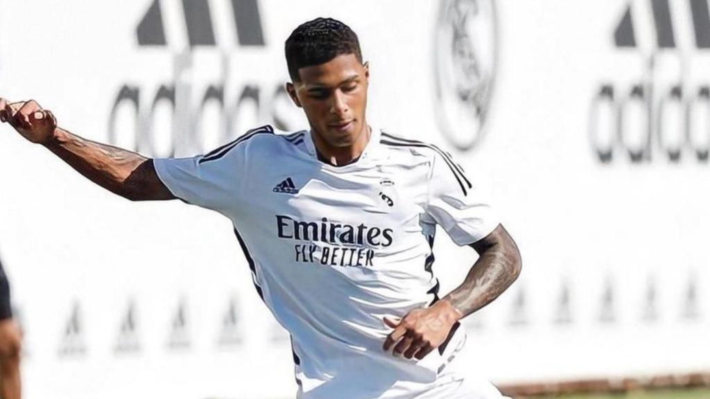 Vinicius Tobias, entrenando con el Real Madrid