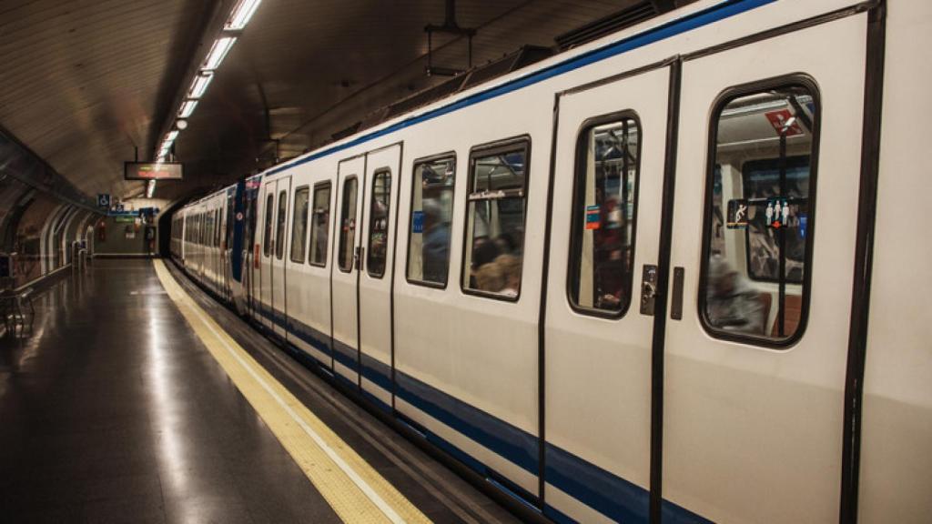 El cementerio oculto de la estación de metro de Tirso de Molina.