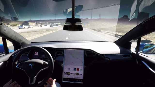Coche Tesla con Autopilot