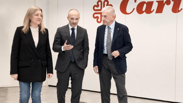 Inditex apoya los programas de reutilización textil y generación de empleo de Cáritas