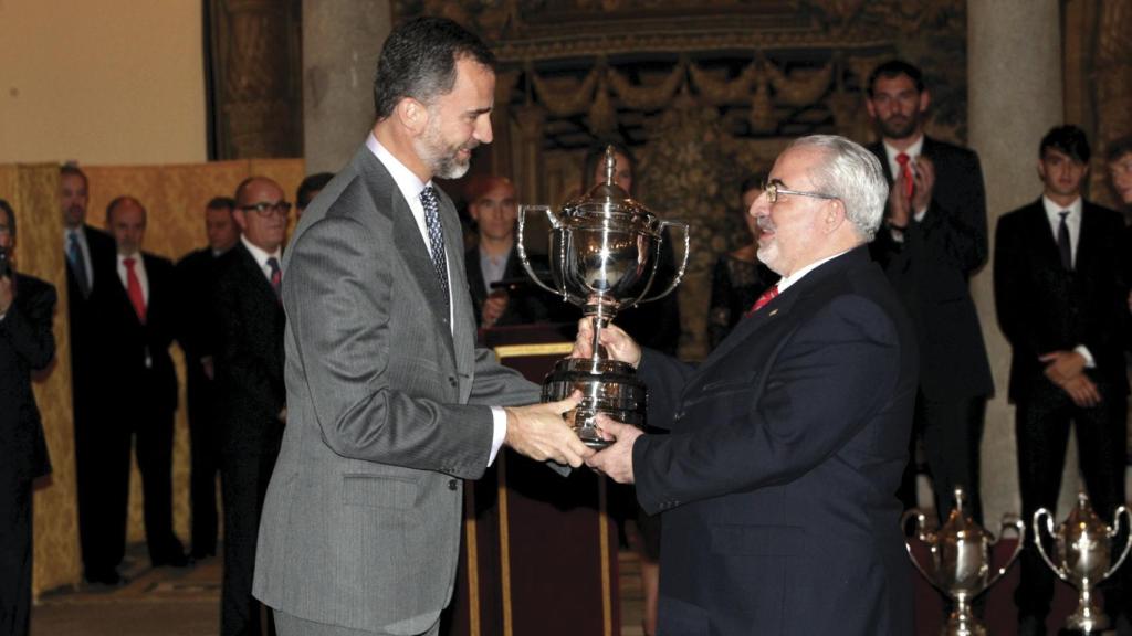 El Rey Felipe VI y el presidente de la UCAM, el cartagenero José Luis Mendoza.