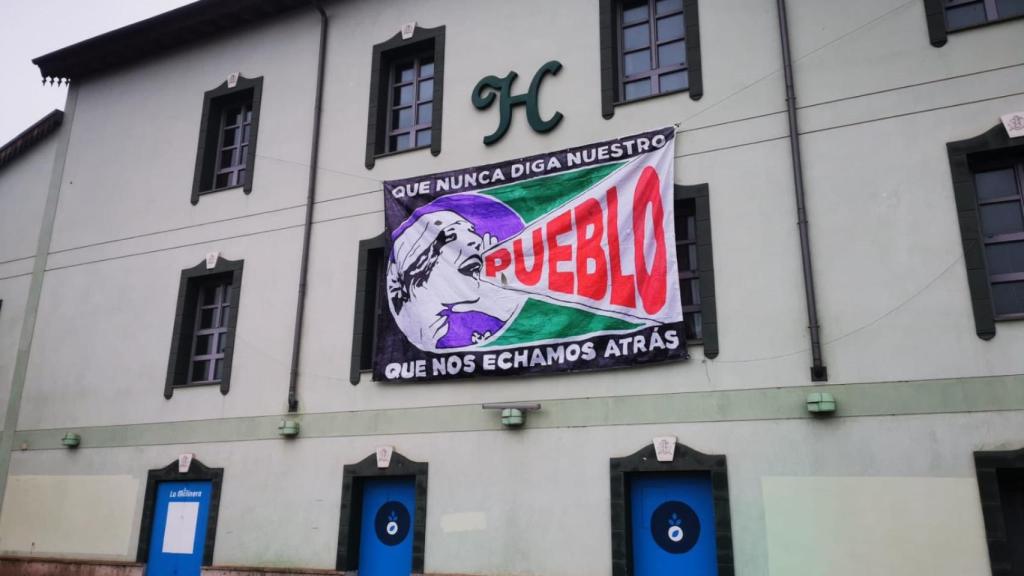 El Hotel Marqués de la Ensenada con su último cartel