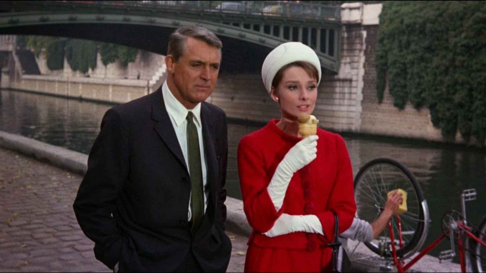 Audrey Hepburn y Cary Grant en 'Charada'