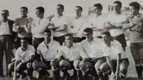 Algunos de los jugadores del Xixona C.F. en la final de la Copa San Pedro en 1962.