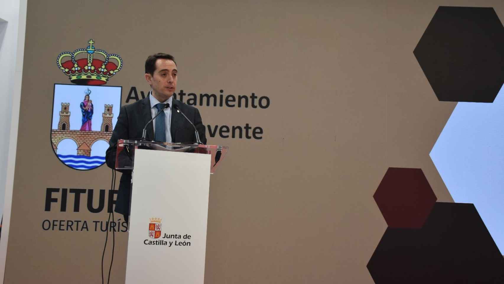 El alcalde de Benavente, Luciano Huerga, habla en Fitur 2023