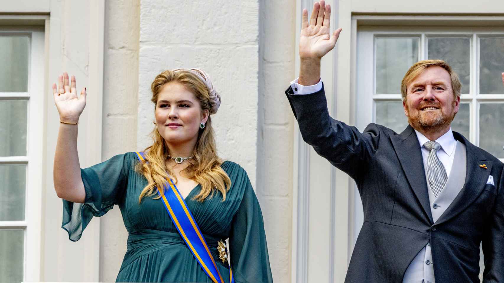 El rey Guillermo de Holanda junto a su hija Amalia.