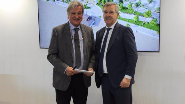 Salvador Moreno Peralta y José María García Urbano en Fitur.