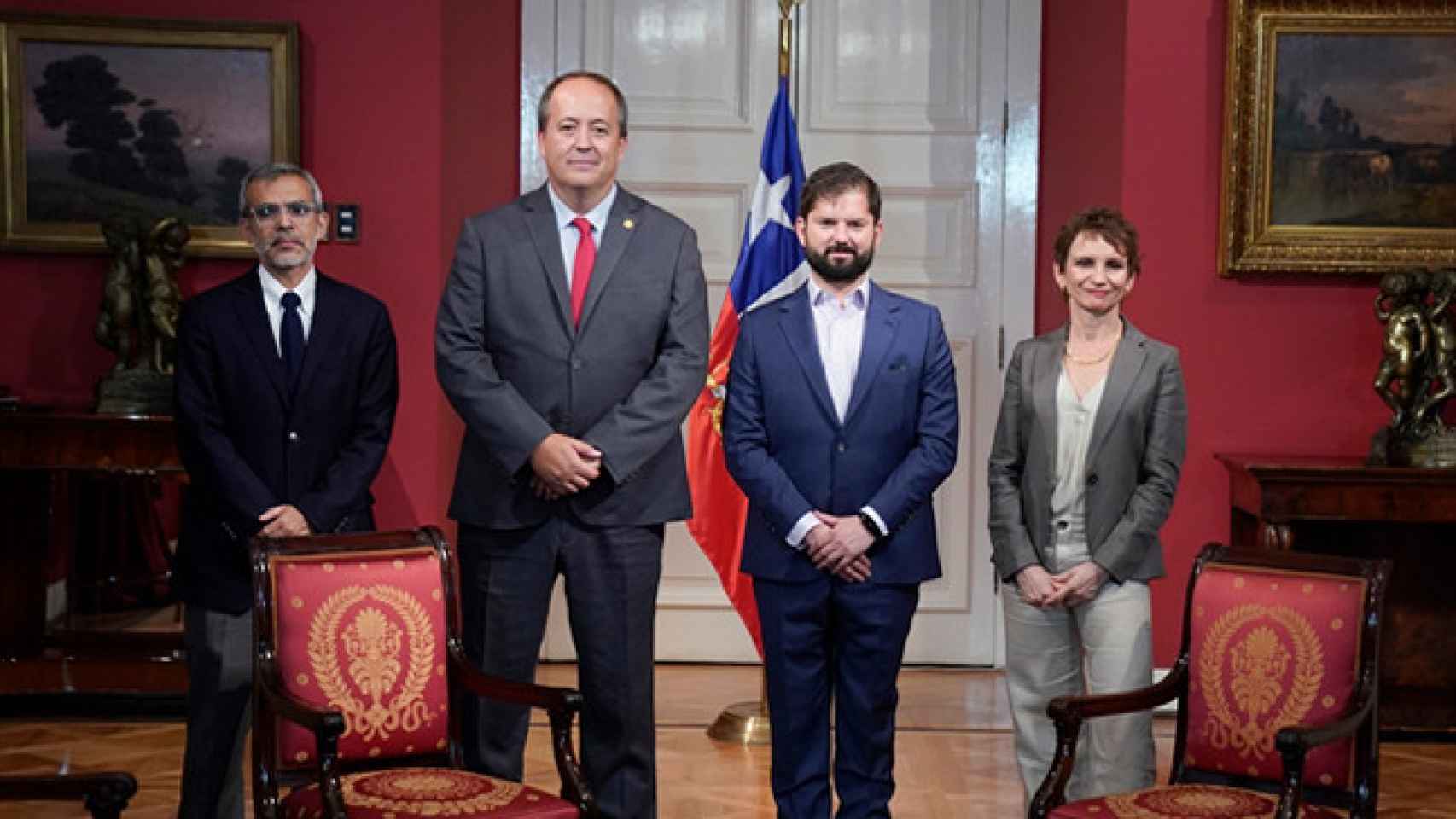 E presidente de la República, Gabriel Boric, a recibido de manera oficial al nuevo fiscal hace unos días en el Palacio de la Moneda, sede de la presidencia