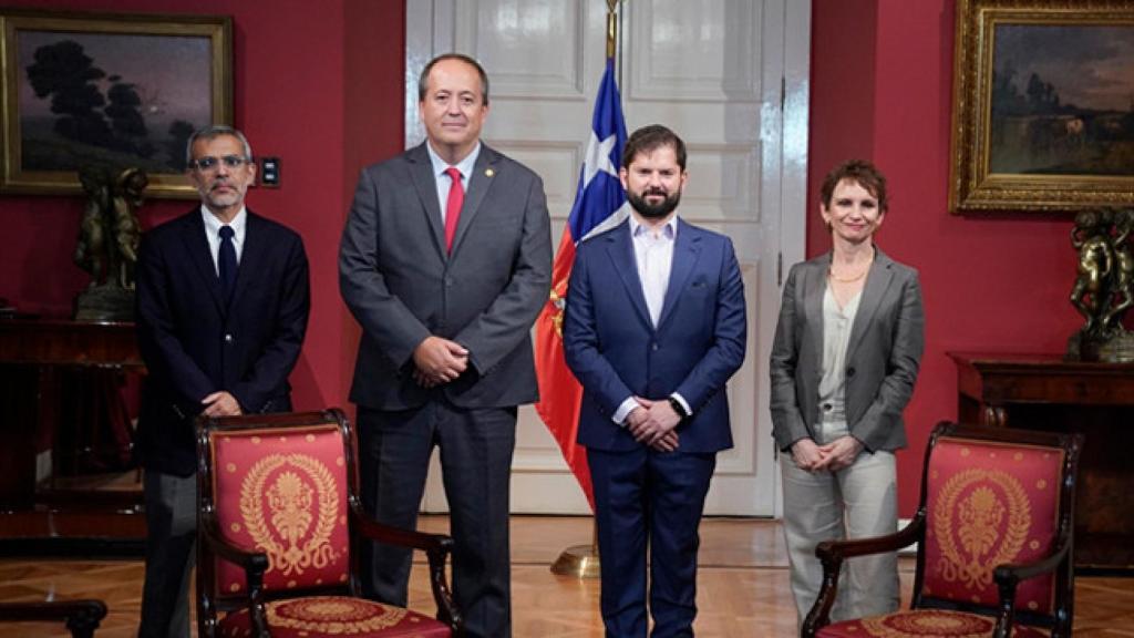 E presidente de la República, Gabriel Boric, a recibido de manera oficial al nuevo fiscal hace unos días en el Palacio de la Moneda, sede de la presidencia