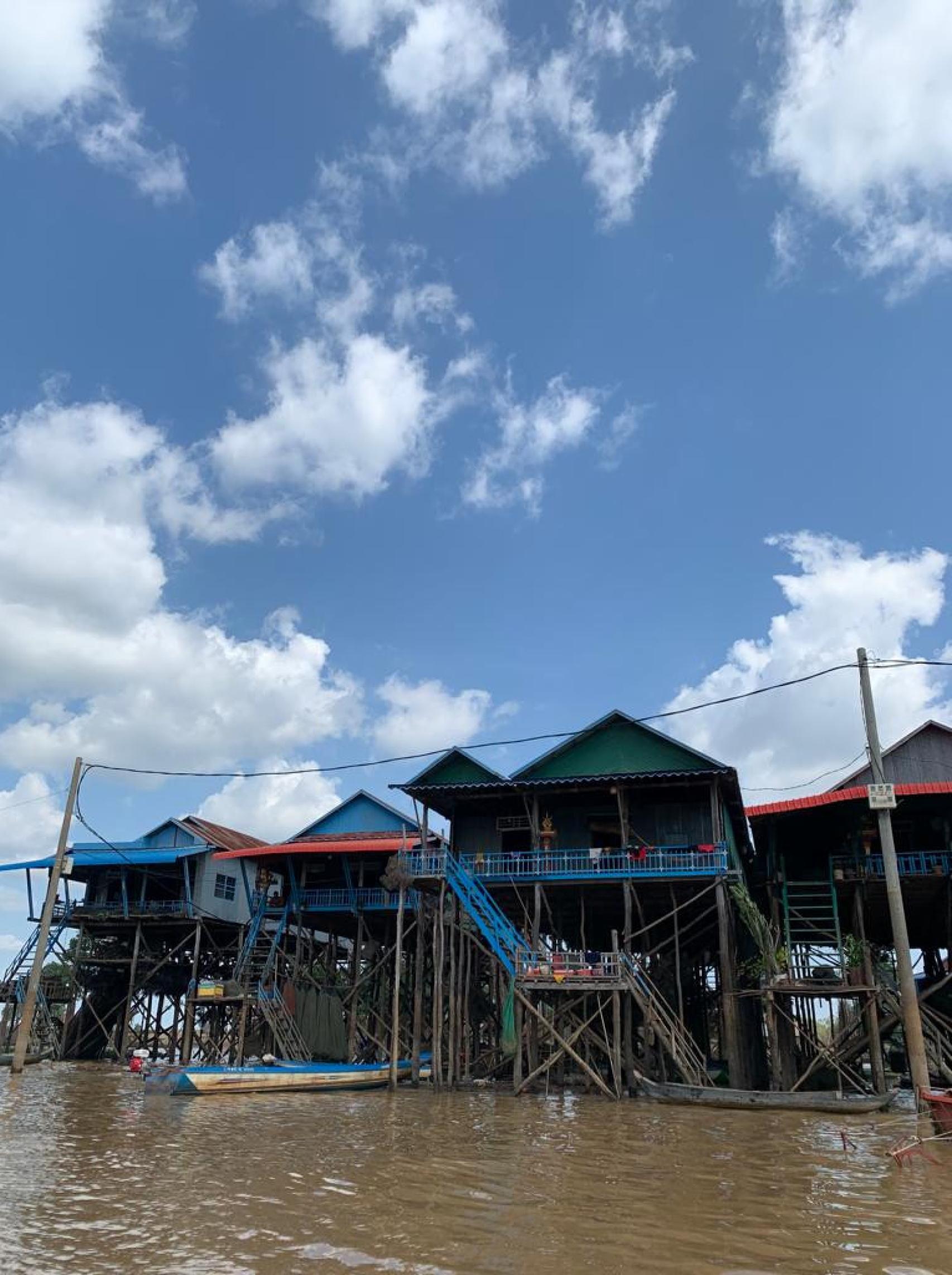 Pueblo flotante en Tonle Sap (Camboya)