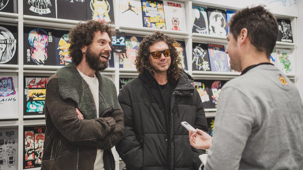 Juan y Pablo Ibáñez, conversando con el periodista de EL ESPAÑOL.