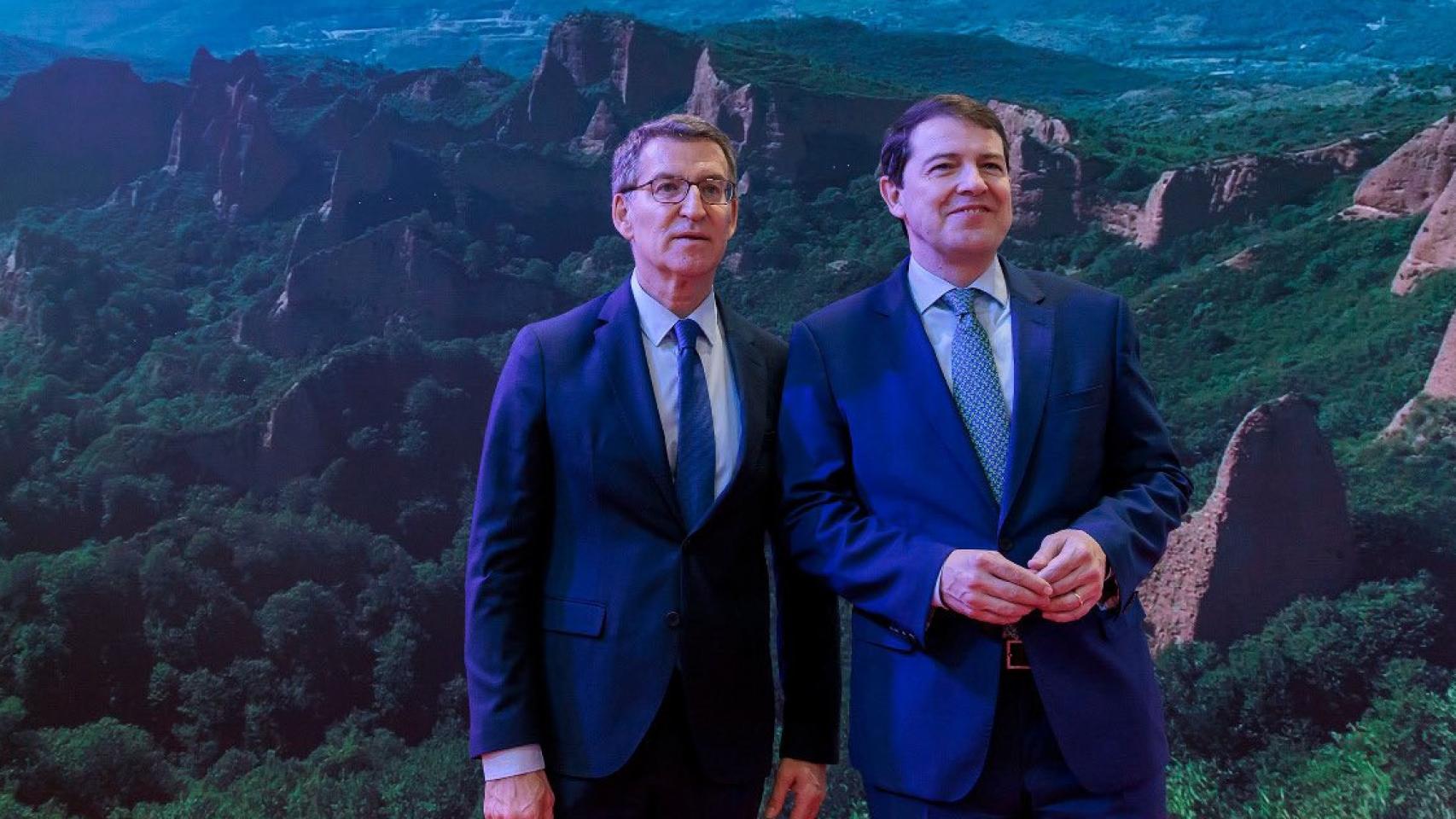 Alberto Núñez Feijóo y Alfonso Fernández Mañueco, esta mañana en Fitur