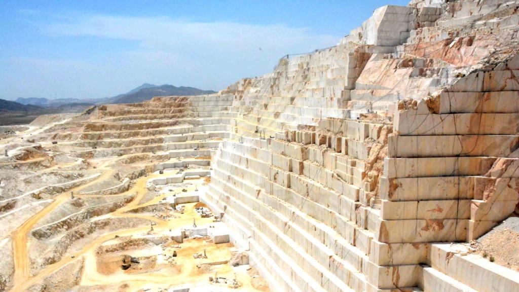 Explotación minera 'Monte Coto' en Pinoso.