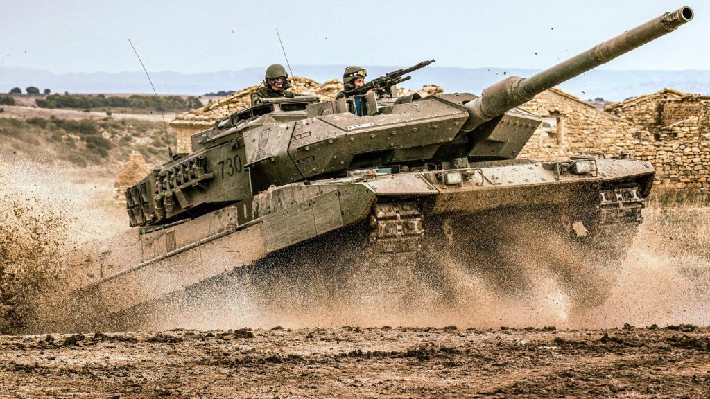 Uno de los carros de combate Leopardo, fabricados por Santa Bárbara.