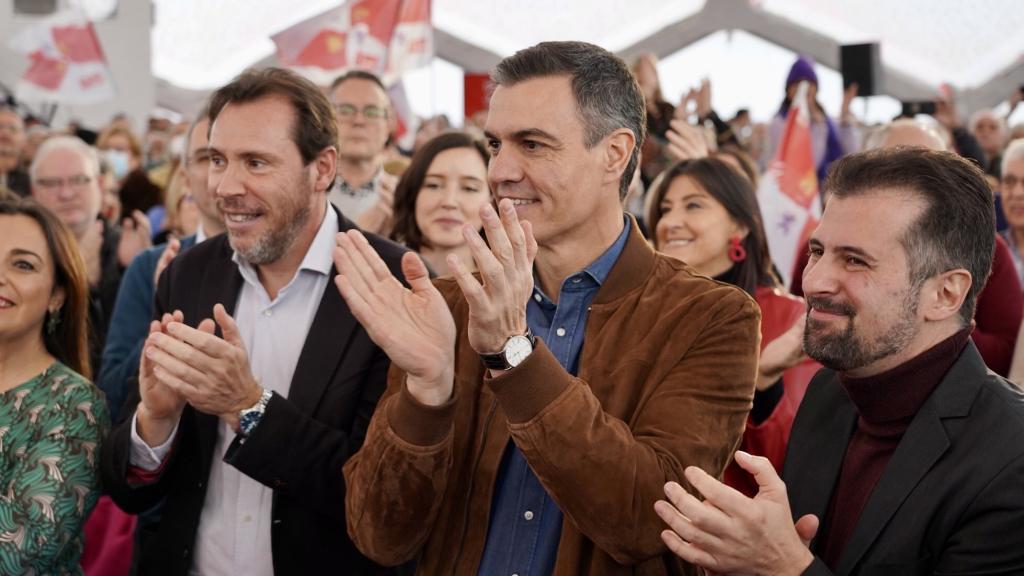 Óscar Puente, Pedro Sánchez y Luis Tudanca, durante un acto político del PSOE en Valladolid