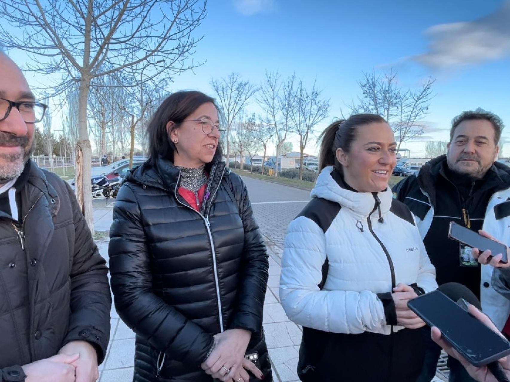 La delegada del Gobierno, Virginia Barcones, durante su visita a Motauros, este sábado.