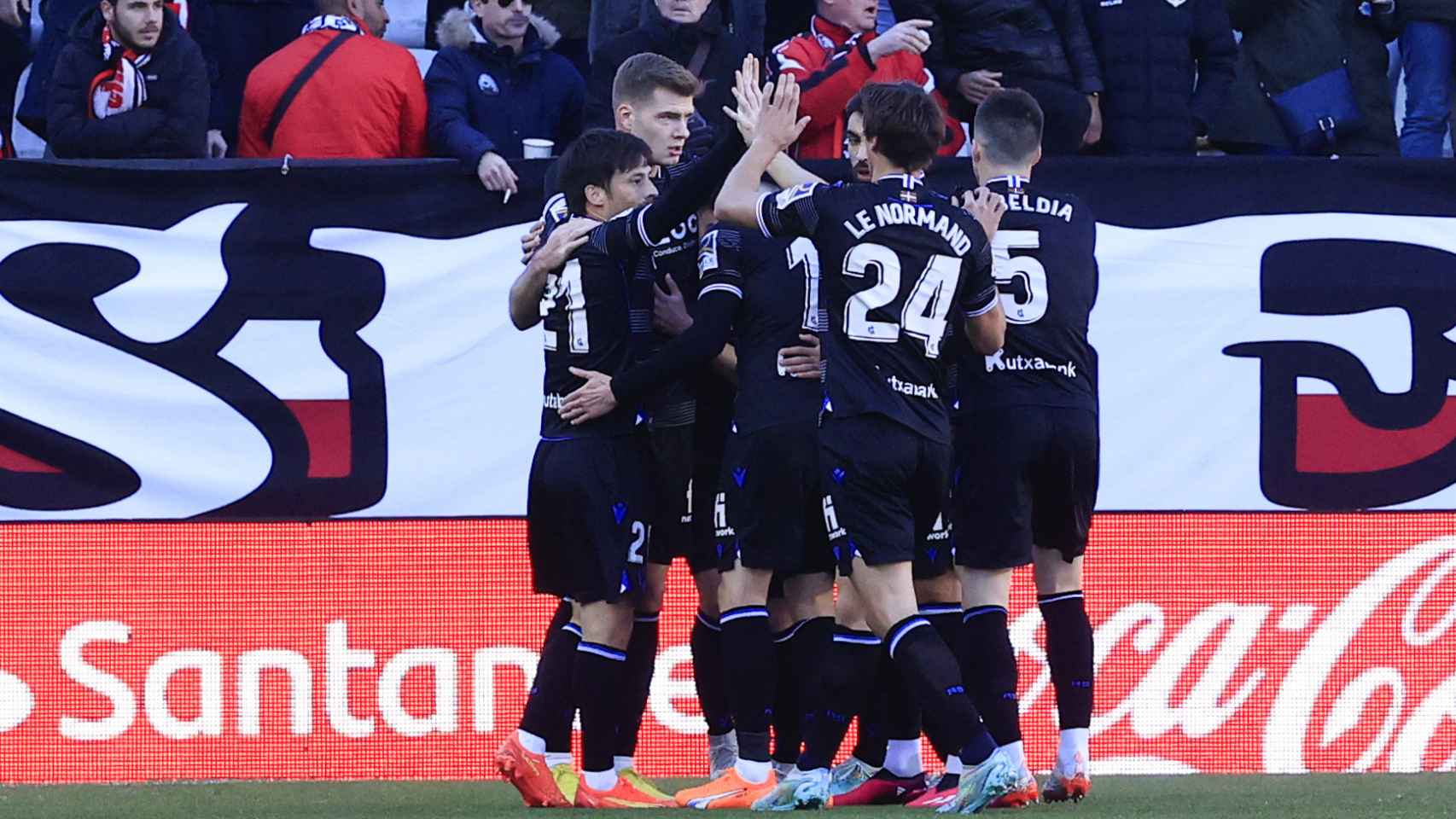 La Real Sociedad celebra un gol contra el Rayo Vallecano