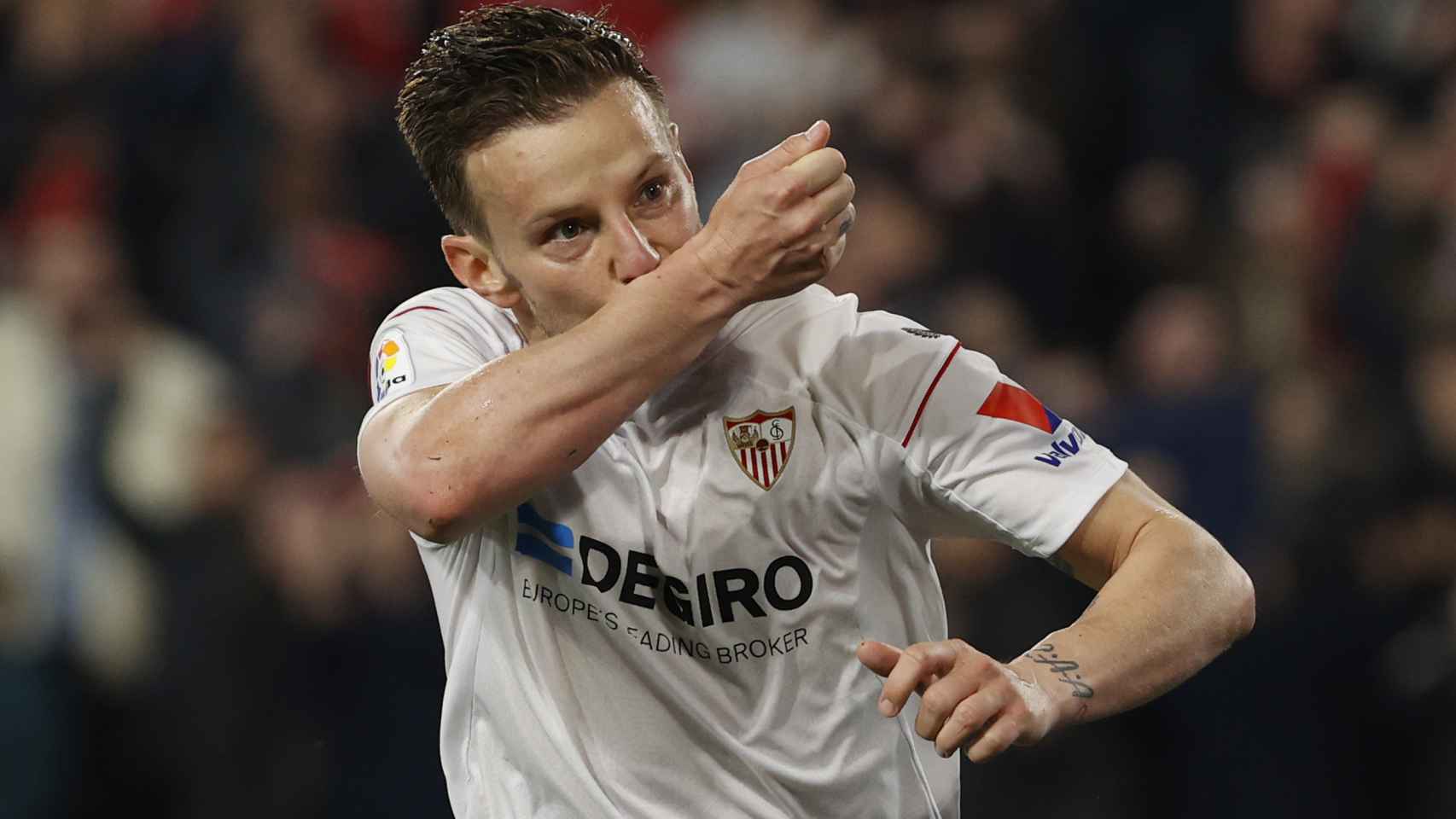 Rakitic celebra su gol en el Sevilla-Cádiz