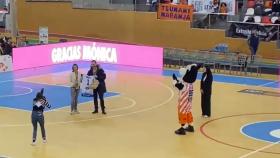 Homenaje del Basquet Coruña a Mónica Martínez.