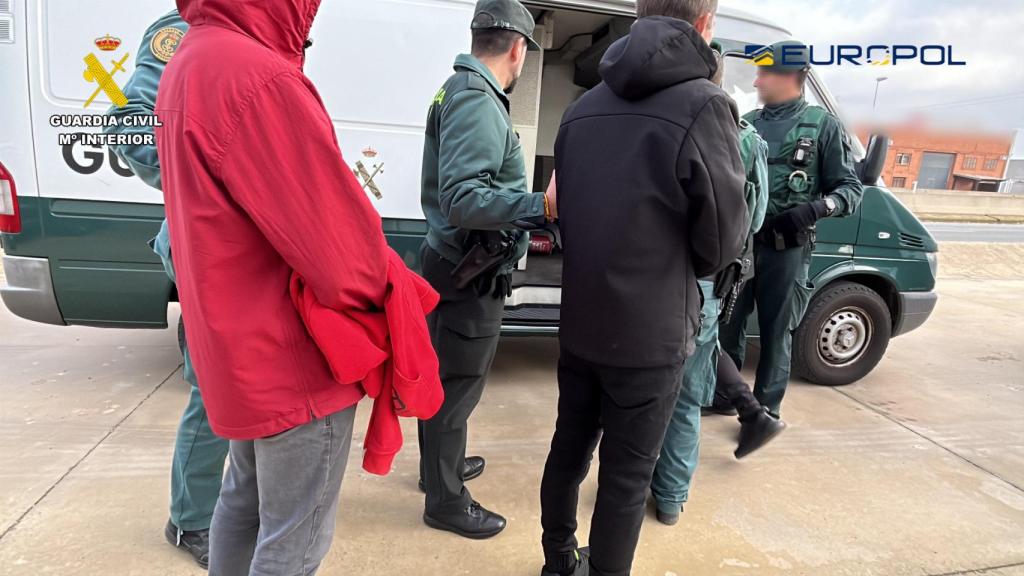 Varios detenidos en la operación de la Guardia Civil.