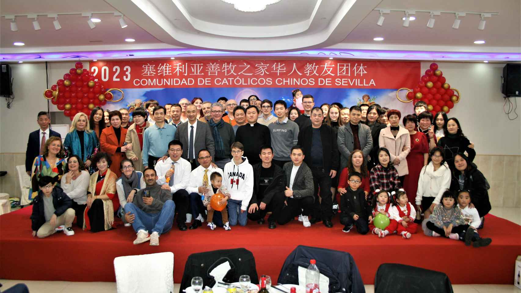 Los participantes en la fiesta del Año Nuevo Lunar de 2023 organizada por la comunidad de chinos católicos de Sevilla.