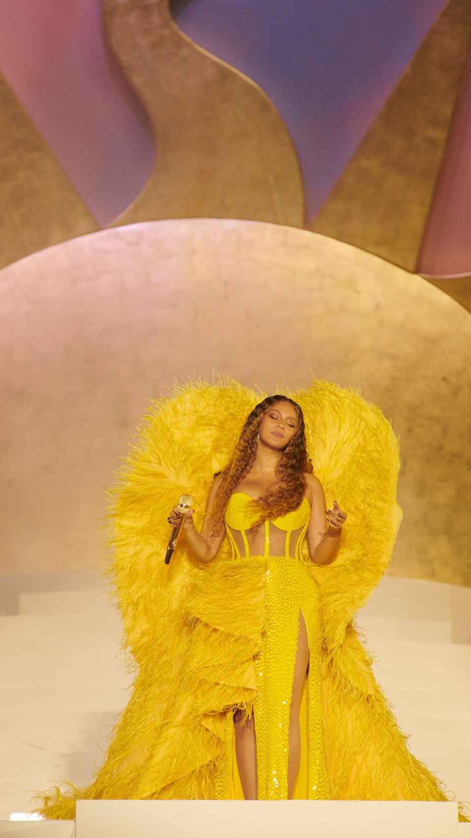 Beyoncé, vestida por la firma dubaití Atelier Zuhra, en el 'opening' de su concierto en Dubái de este sábado, 21 de enero.