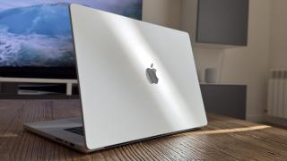 Apple planea lanzar los chips M4 en sus MacBook durante el presente año, permitiendo así la incorporación de la inteligencia artificial en sus ordenadores.