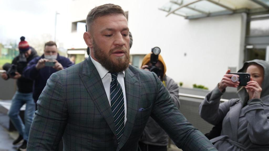 Conor McGregor acudiendo a un juzgado