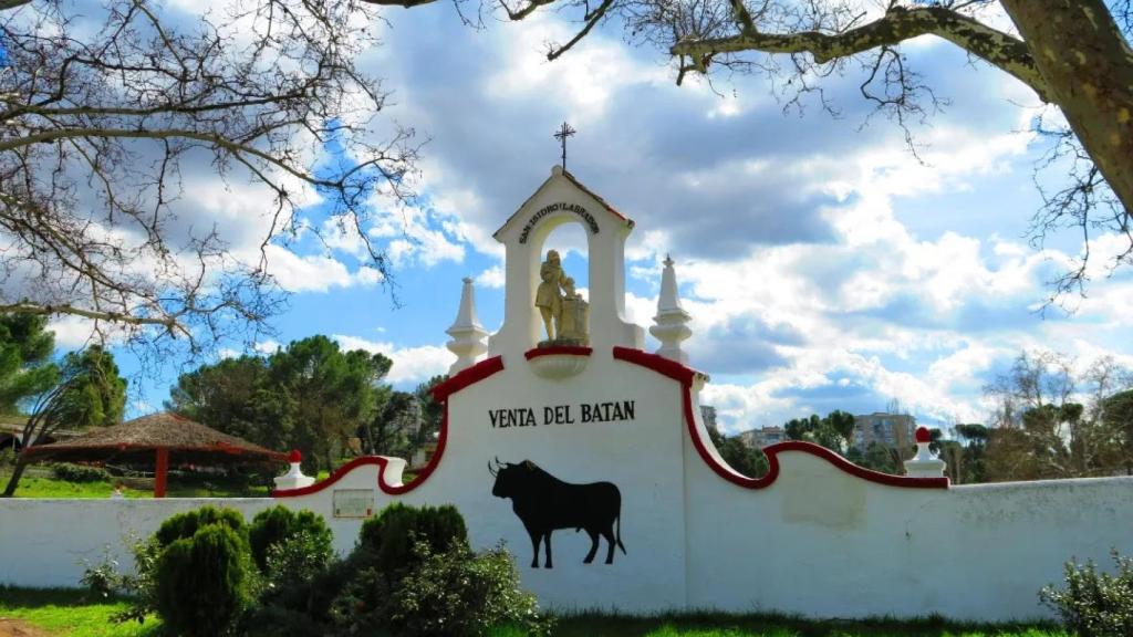 Fachada de la Venta del Batán, donde está la escuela de tauromaquia de Madrid.