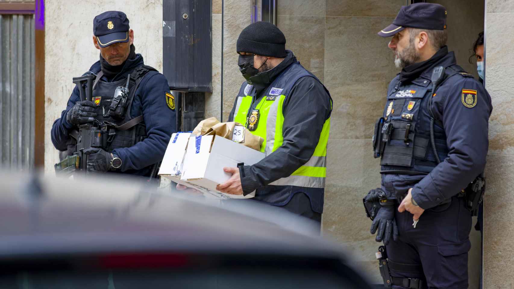 La Policía Nacional registra la casa de un jubilado en Miranda de Ebro por el envío de cartas con material pirotécnico al presidente del Gobierno