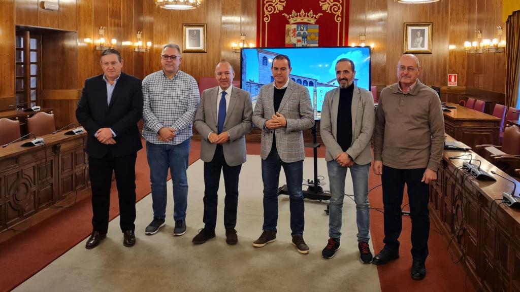 El presidente de la Diputación de Zamora, Francisco Requejo, junto a los cuatro vicepresidentes, para presentar el Presupuesto 2023