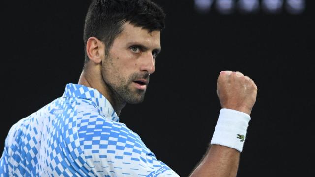 Novak Djokovic celebra su victoria sobre Rublev en el Abierto de Australia