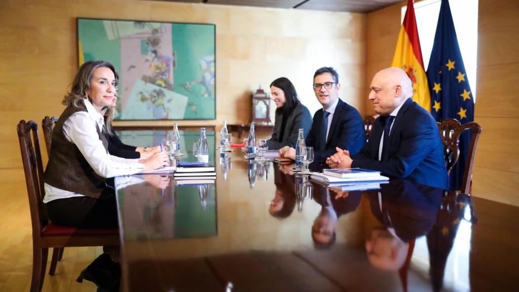 Reunión entre el ministro de Presidencia, Félix Bolaños, y la secretaria general del PP, Cuca Gamarra.