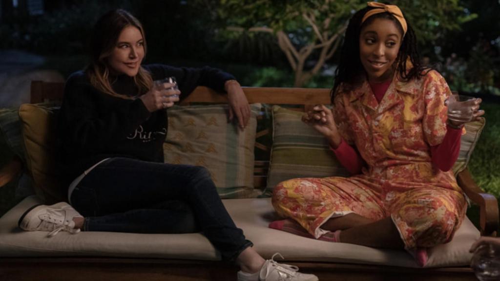 Christa Miller y Jessica Williams en 'Terapia sin filtro'