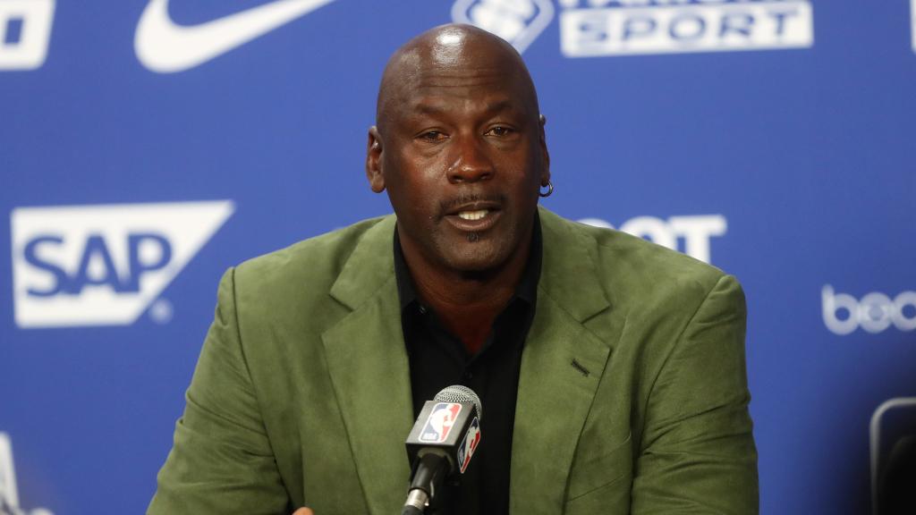 Michael Jordan durante una rueda de prensa