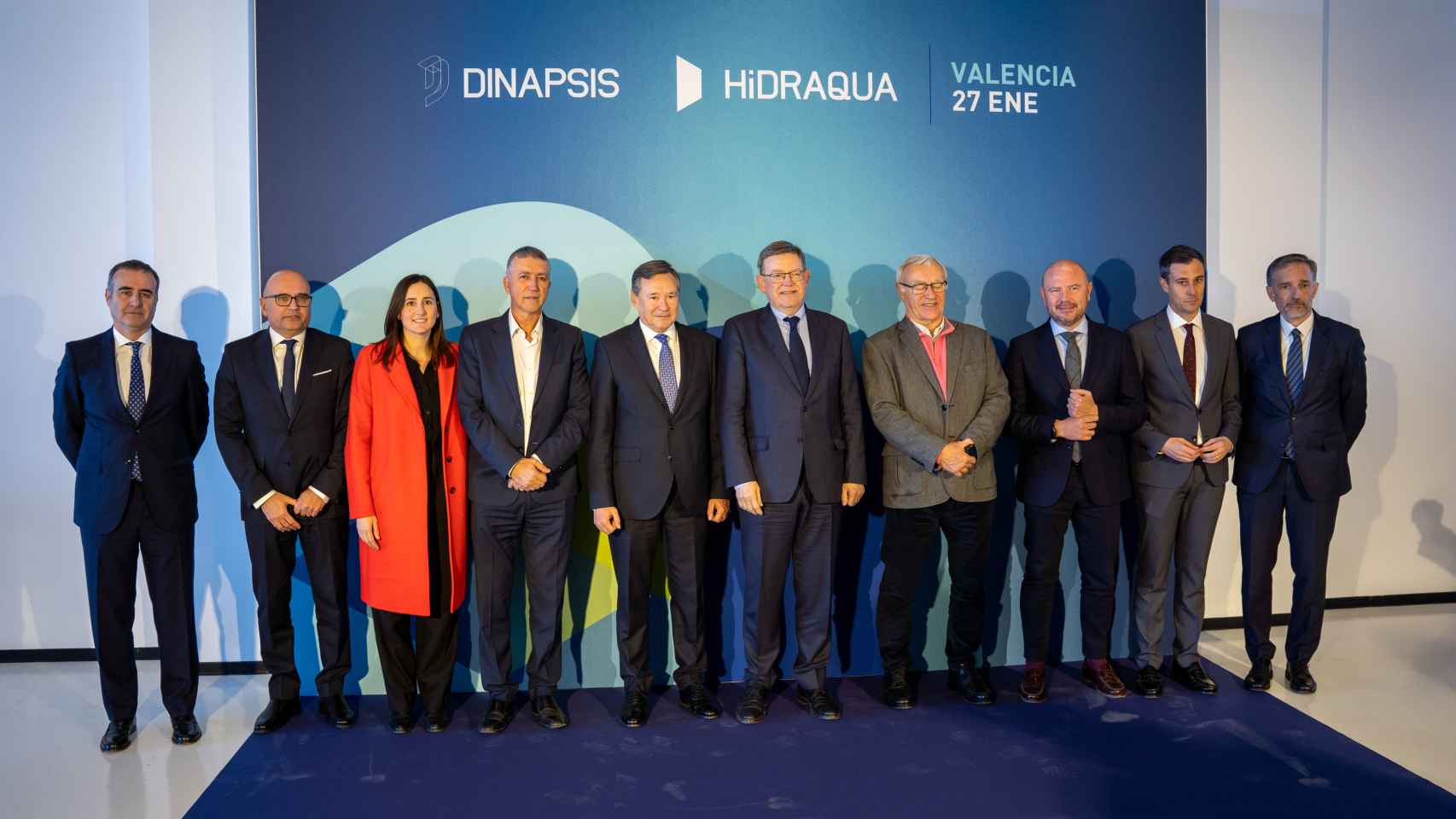 Foto de las autoridades invitadas a la inauguración, entre ellas el presidente valenciano, Ximo Puig; y el alcalde de Valencia, Joan Ribó. EE