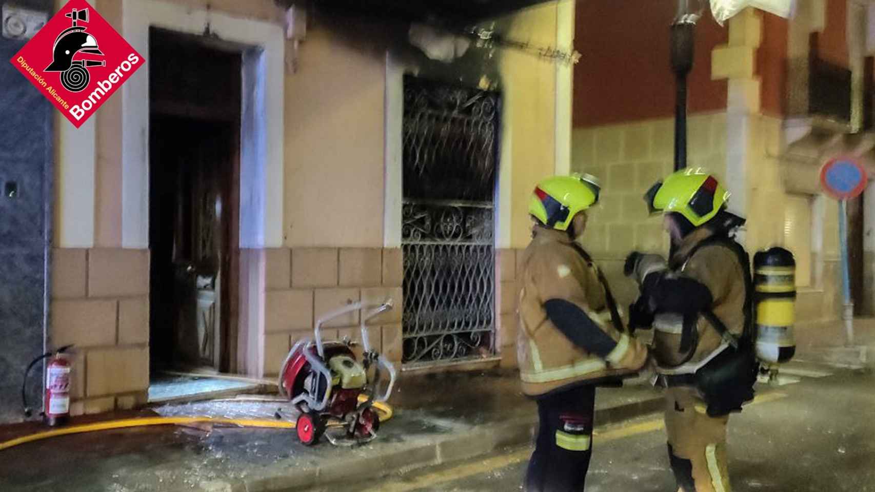 Actuación de los bomberos en Sax (Alicante).