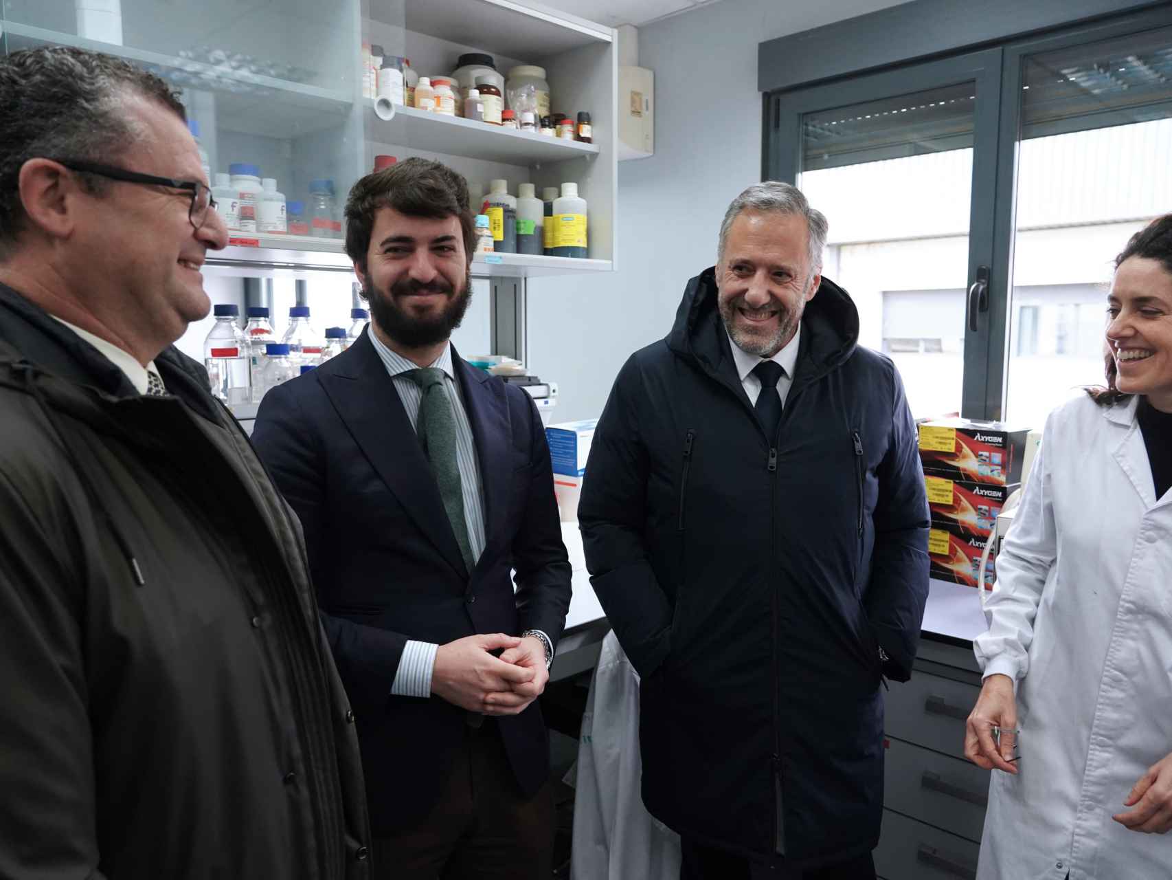 El vicepresidente de la Junta, Juan García-Gallardo, durante su visita a los laboratorios del Instituto Tecnológico Agrario de Castilla y León (Itacyl), este viernes.