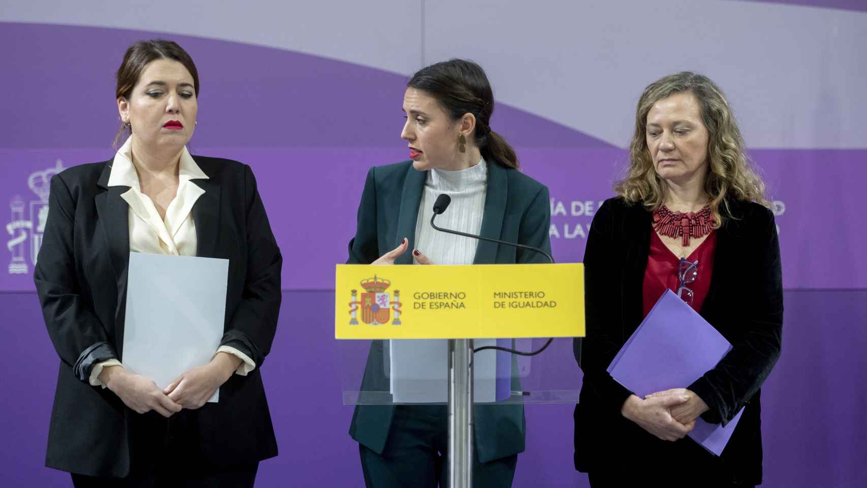 La secretaria de Estado de Igualdad, Ángela Rodríguez, la ministra de Igualdad, Irene Montero, y la delegada del Gobierno contra la Violencia de Género, Victoria Rosell.