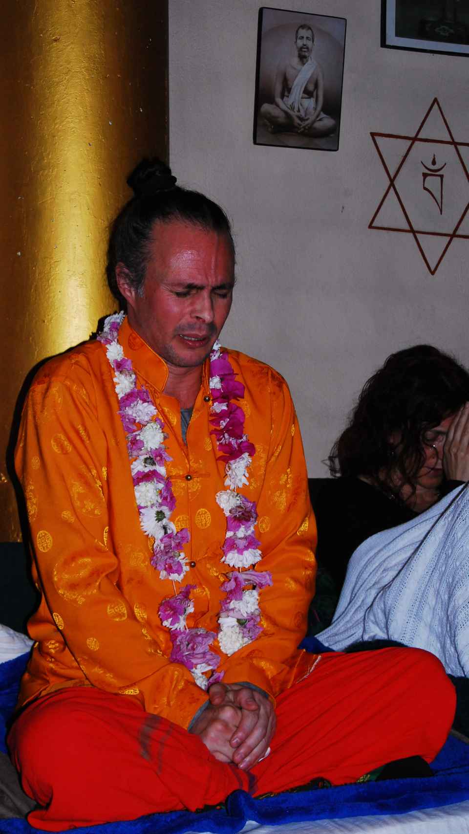 El lama o maestro 'Trascendencia Total' durante una sesión de meditación.