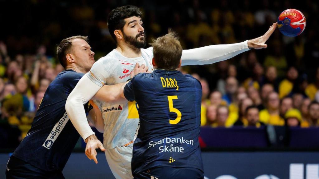 Un momento del partido entre Suecia y España en el Mundial de balonmano