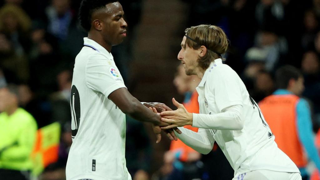 Vinicius y Modric, durante un partido del Real Madrid de La Liga 2022/2023