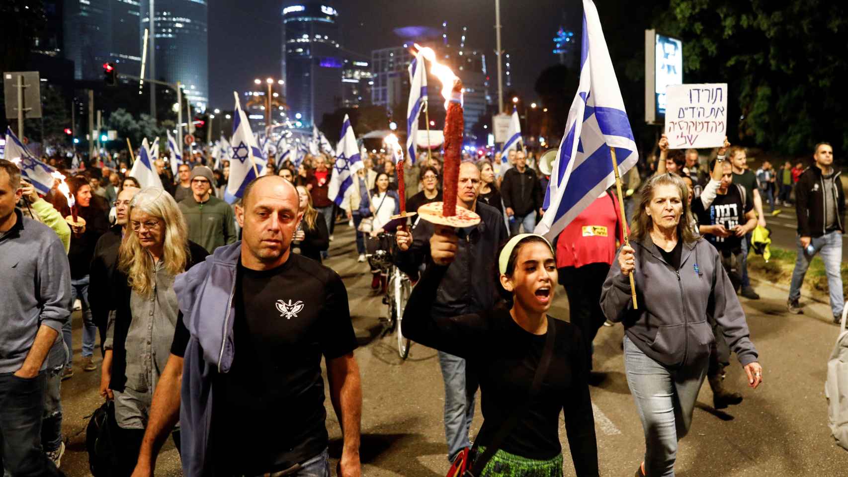 Protestas contra la nueva coalición de derecha del primer ministro Benjamin Netanyahu y sus reformas judiciales, en Tel Aviv .