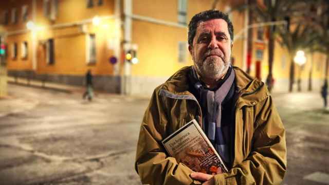 El escritor Mariano Sánchez Soler recoge doce de los crímenes que ha investigado en 'Una hojarasca de cadáveres'.